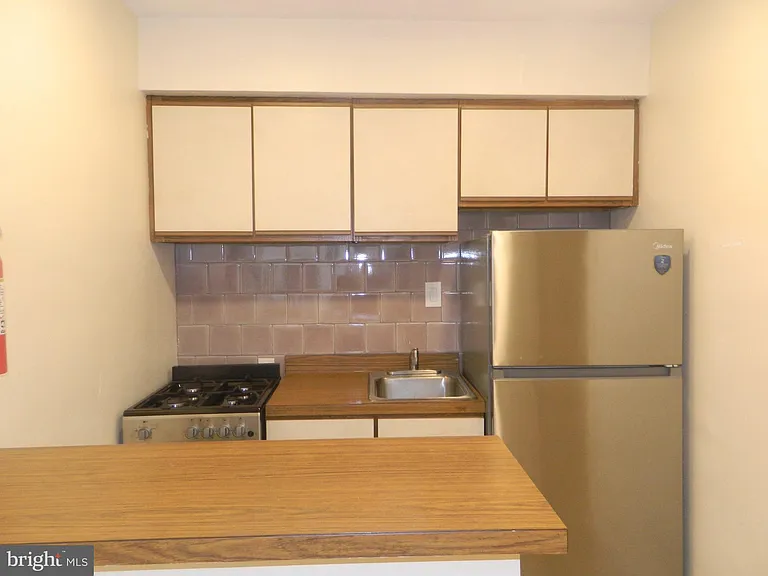 513 12th St NE #9 — Photo 3