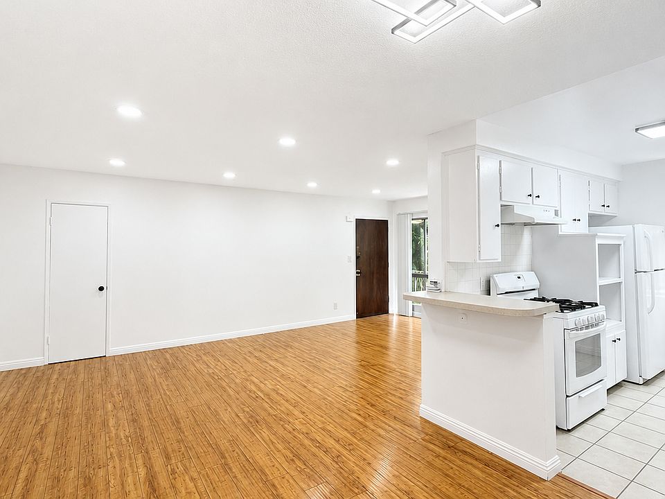 1st image of 1044 N Curson Ave APT 3