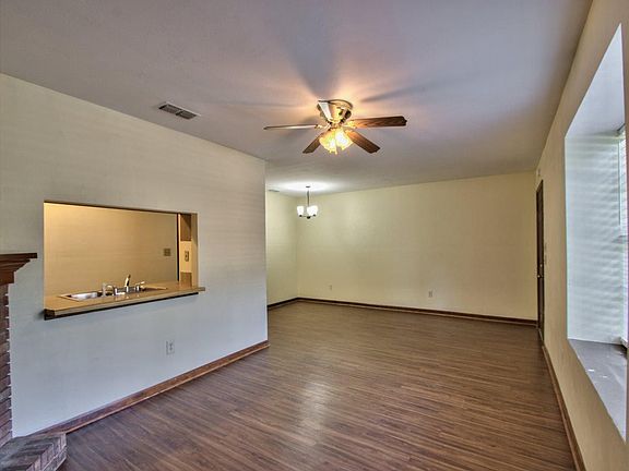 3rd image of 2039 Gardenbrook Ln
