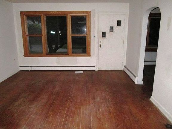 5th image of 785 Country Club Rd