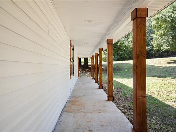 3rd image of 4403 Fountain Dr
