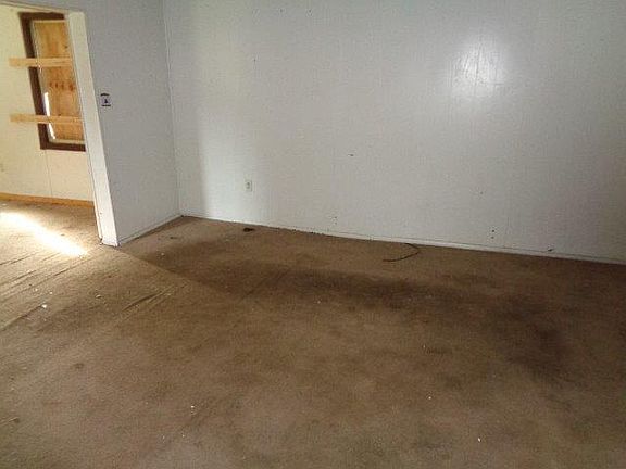 5th image of 936 East Ave