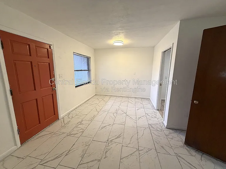 1624 Ferndell Rd — Photo 2