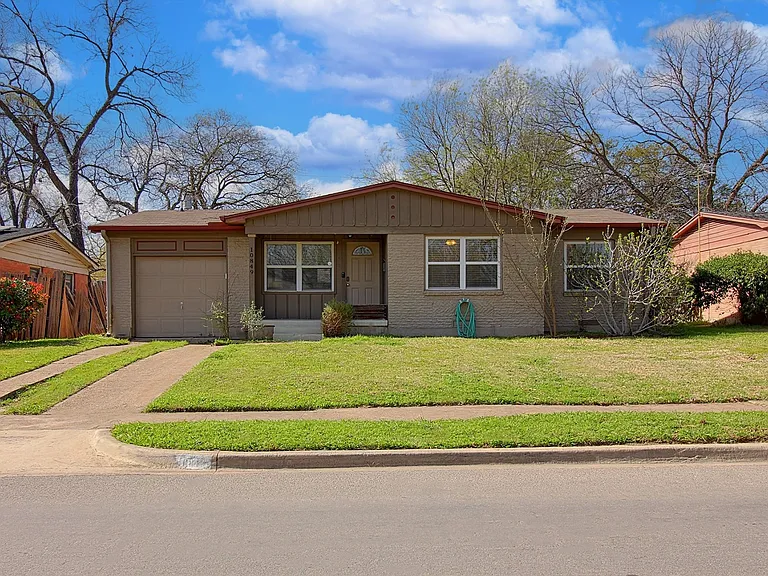 10849 Cotillion Dr — Photo 2