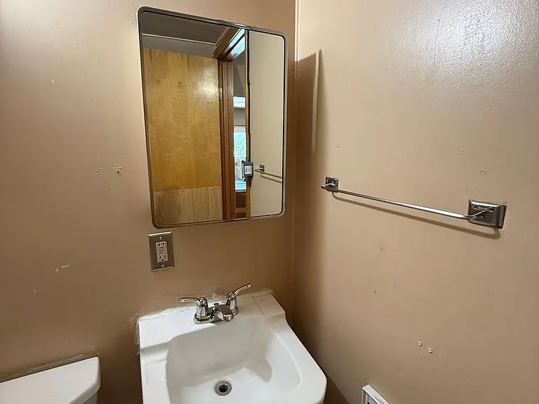 721 E Kemp Ave — Photo 14