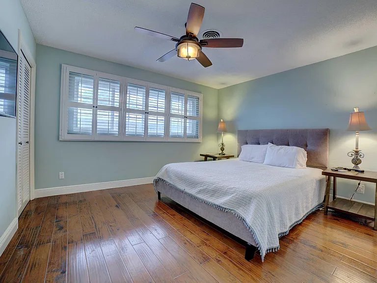 5400 N Ocean Blvd #10 — Photo 9