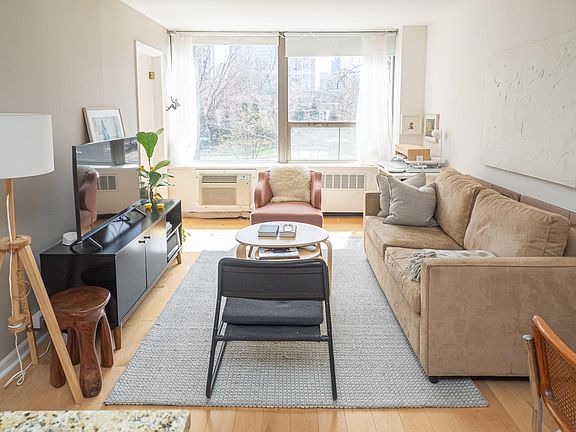 3rd image of 1360 N Sandburg Ter APT 209C