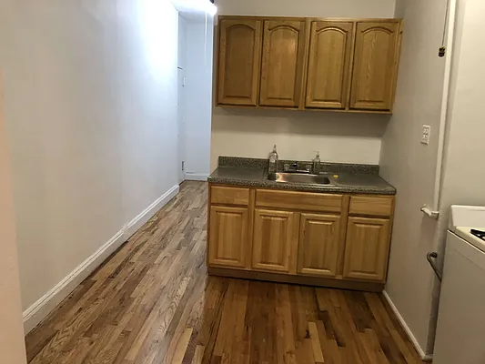 Rented by Metro Prop NY Corp | media 5