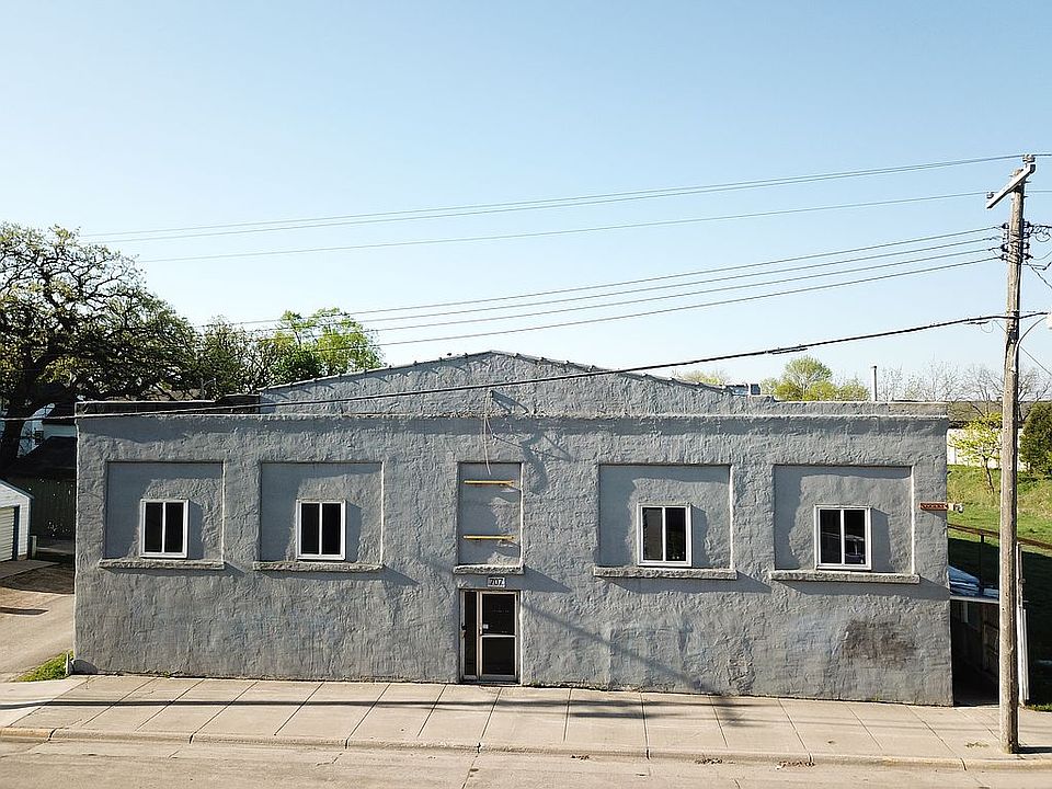 1st image of 707 W Clark St