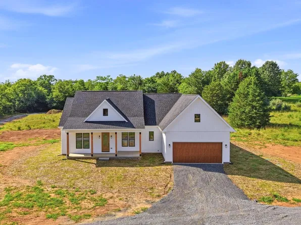 220 Lily Pad Ln, Summit Point, WV 25446