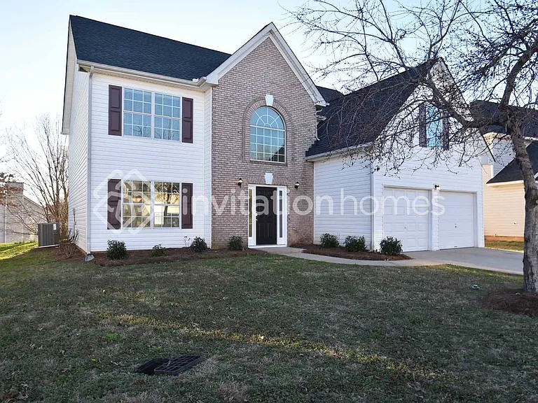190 Greenway Dr — Photo 1