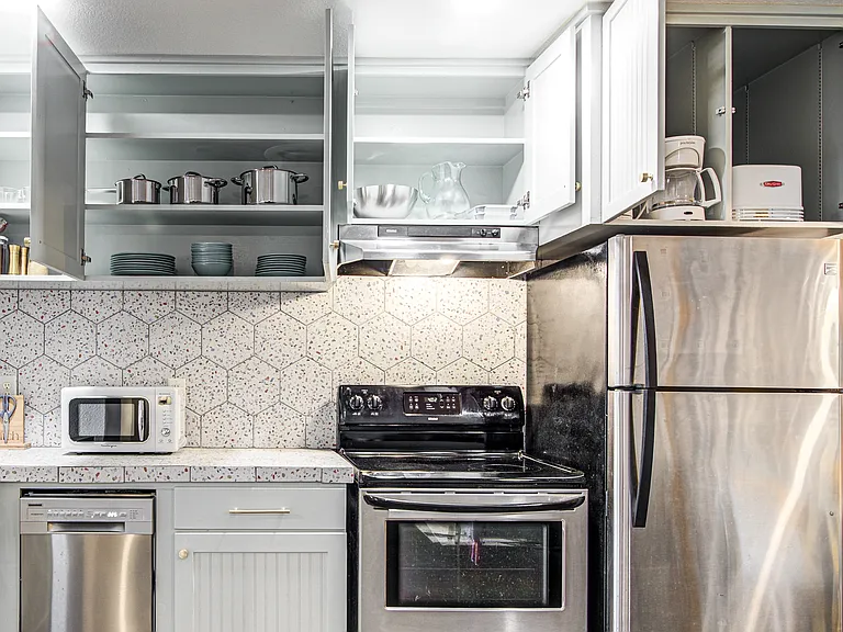 5411 Avenue H #B — Photo 10