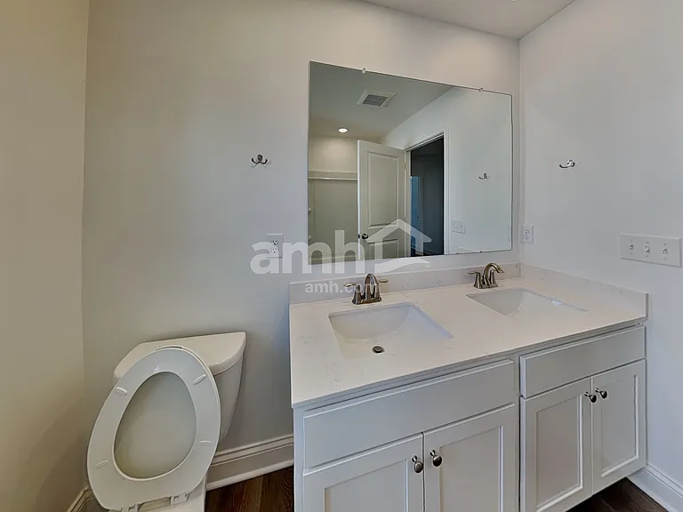 884 Heritage Blvd — Photo 17