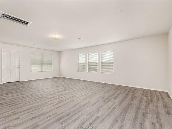 4th image of 2116 Mossy Creek Ct