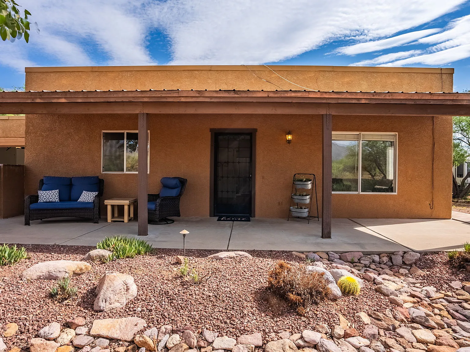 2 bed, 1300 sqft, $1,800 — Photo 2