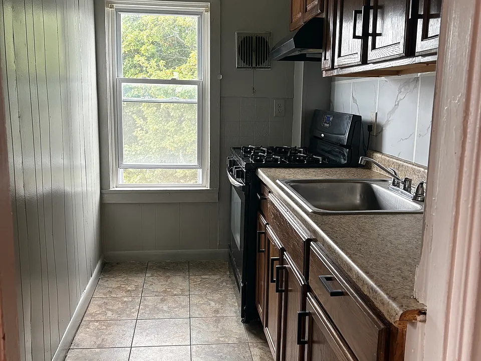 7 Juniper St #3