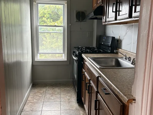 7 Juniper St #3, New Bedford, MA 02740