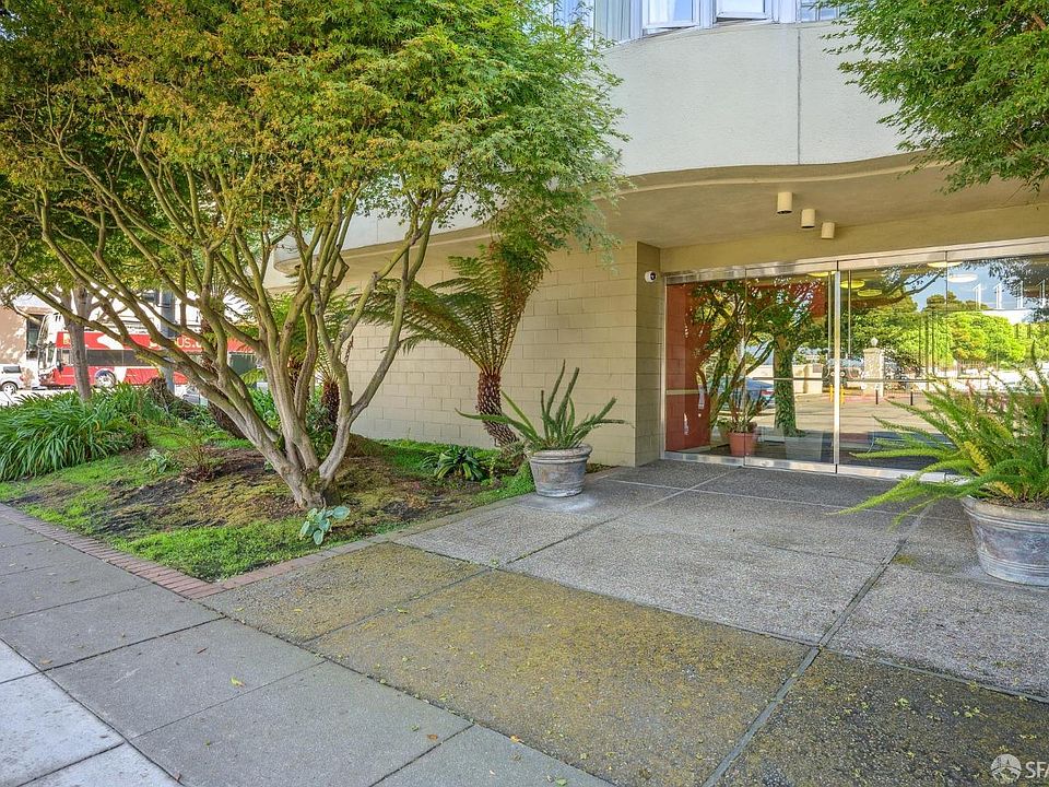 2nd image of 1111 Bay St APT 401