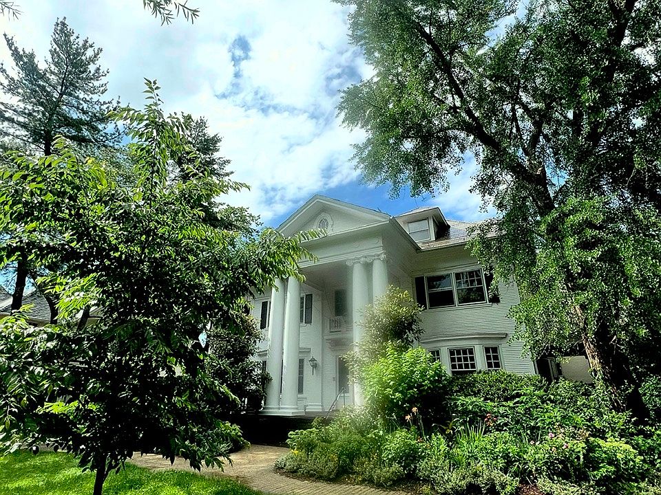 Front garden grounds