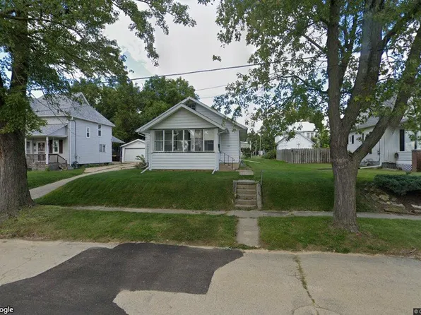 828 W Homer St, Freeport, IL 61032