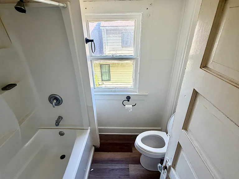 100 Perry St — Photo 3