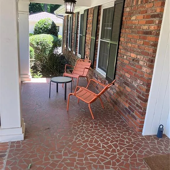 1193 Angelia Dr SW — Photo 2