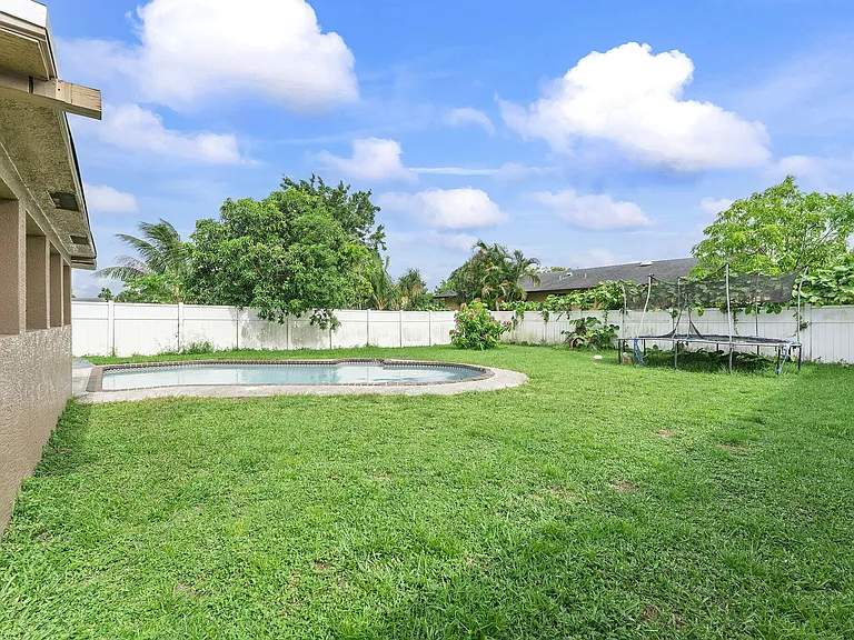 4830 Alberta Ave — Photo 4