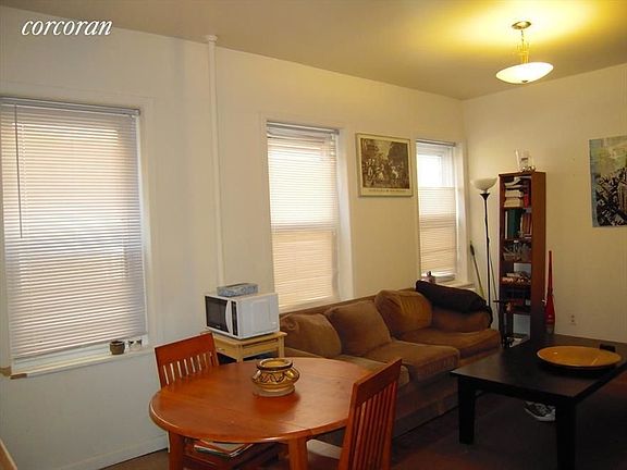 2nd image of 17 Columbia Pl APT 2