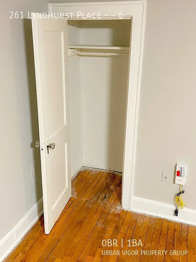 Building Photo - 261 Lyndhurst Pl #6