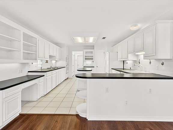 4th image of 6322 Grenoble Dr