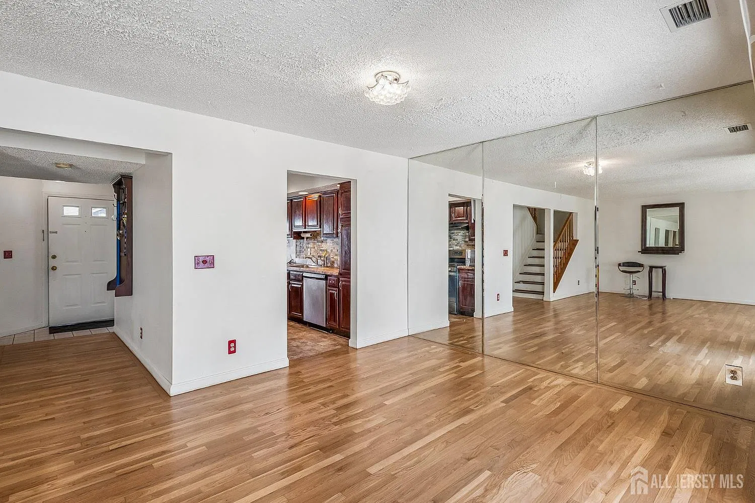 2 bed, 2.5 bath, 1555 sqft, $3,100 — Photo 3