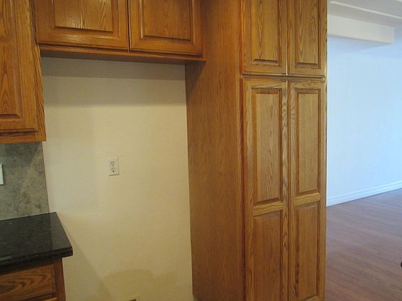 5th image of 19758 Steinway St