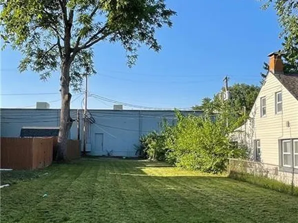 208 W 81st St, Kansas City, MO 64114