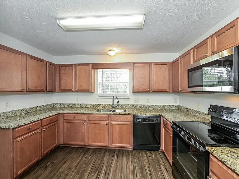 1108 Harmony Ln — Photo 7