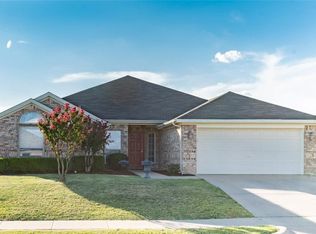 950 Thistle Meade Cir, Burleson, TX 76028