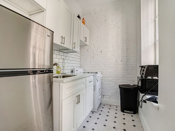 4th image of 81 2nd Ave #2C