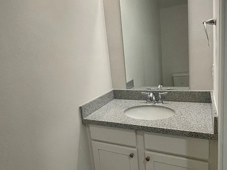 9815 Fowler Ave — Photo 7