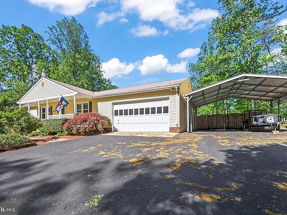 3rd image of 13430 Carriage Hill Dr