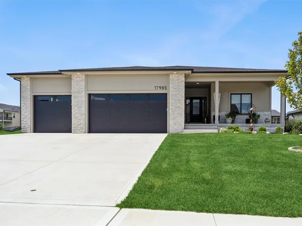 17985 Tanglewood Dr, Clive, IA 50325