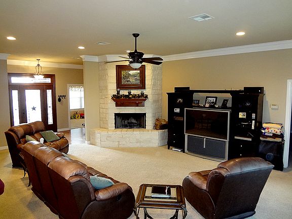 3rd image of 213 Bob White Way