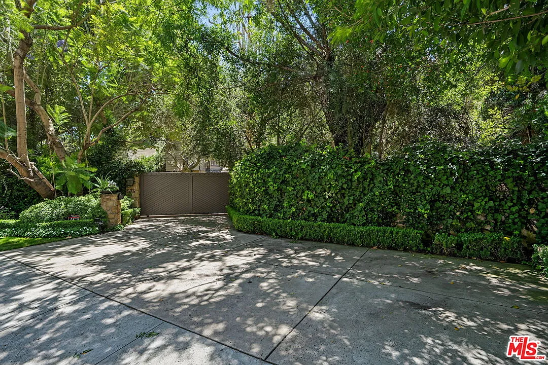 5 bed, 6.5 bath, 4435 sqft, $35,000 — Photo 2