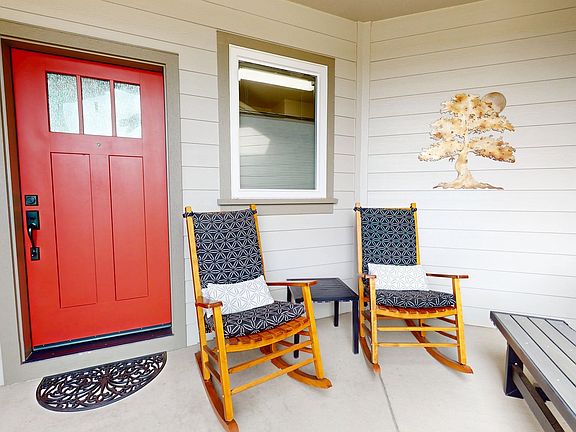 2nd image of 1074 Hamilton St