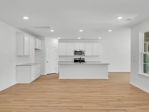 2nd image of 446 Cadbury Loop