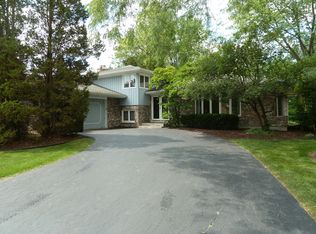 13012 S Comanche Dr, Palos Heights, IL 60463
