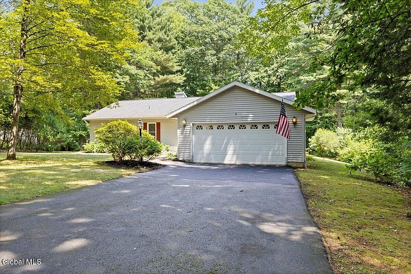 4th image of 8 Stonewall Lane