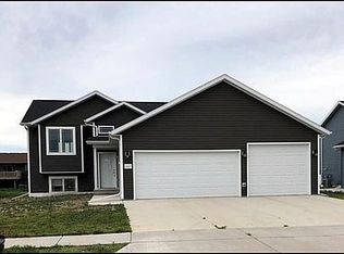 3107 Kamrose Dr, Bismarck, ND 58504