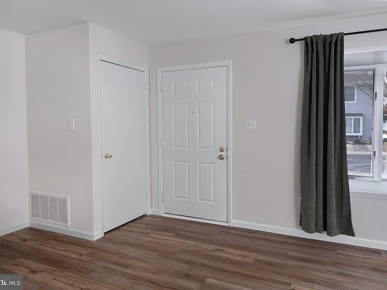 191 Jonathan Dayton Ct — Photo 4