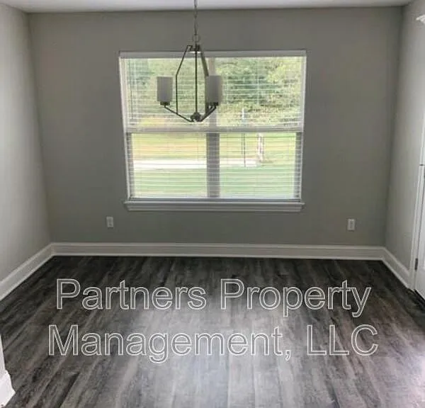 1521 N Dawes St — Photo 3