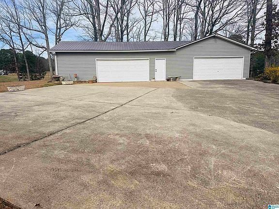 2nd image of 100 Ridge Ln