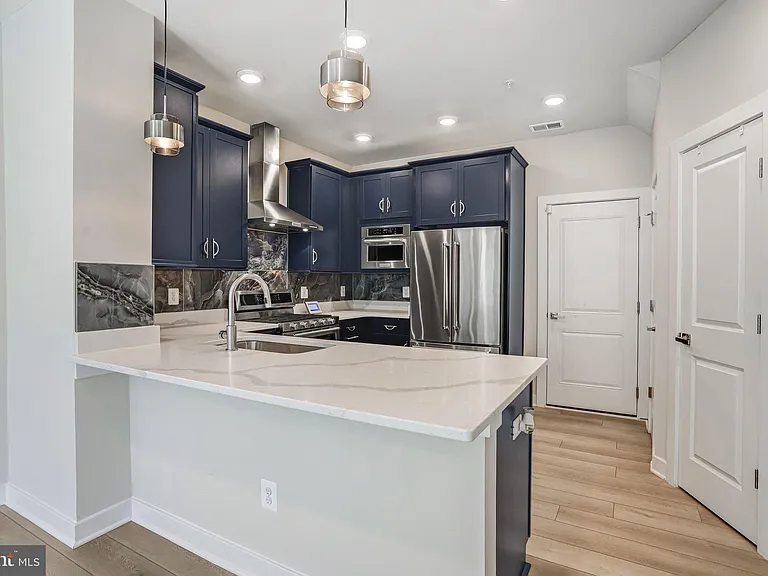 45181 Drowes Ter — Photo 8